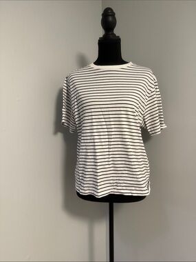 Abercrombie & Fitch White and Black Striped Short Sleeve Tee